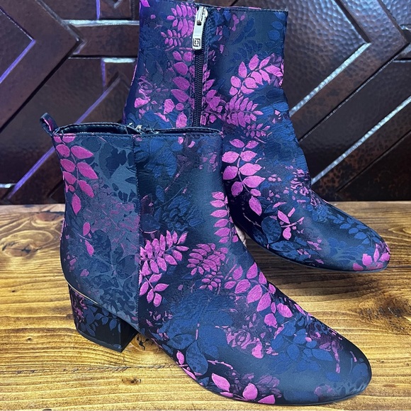 Floral Ankle Boots - Navy, Black and Pink, Liz Claiborne Size 10W - Picture 15 of 16